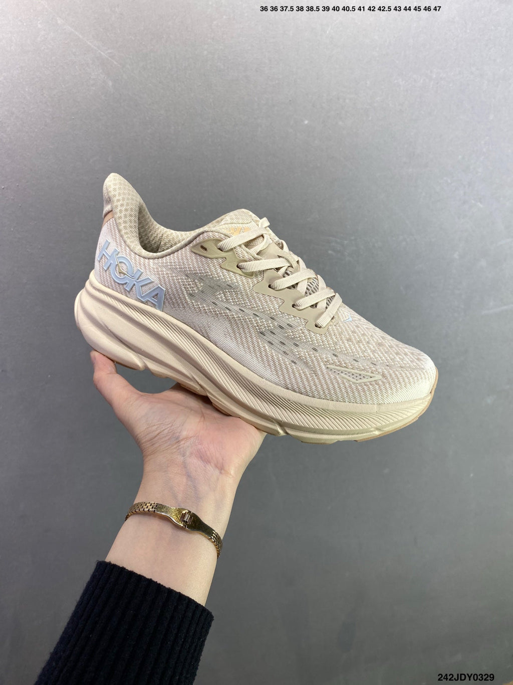 HOKA M CLIFTON 9