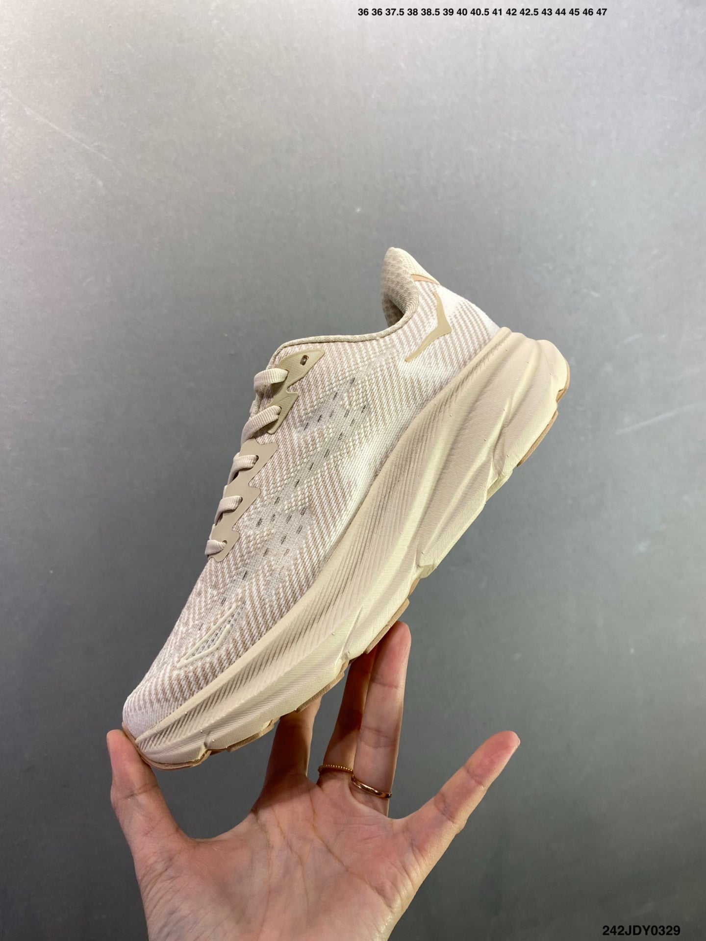 HOKA M CLIFTON 9