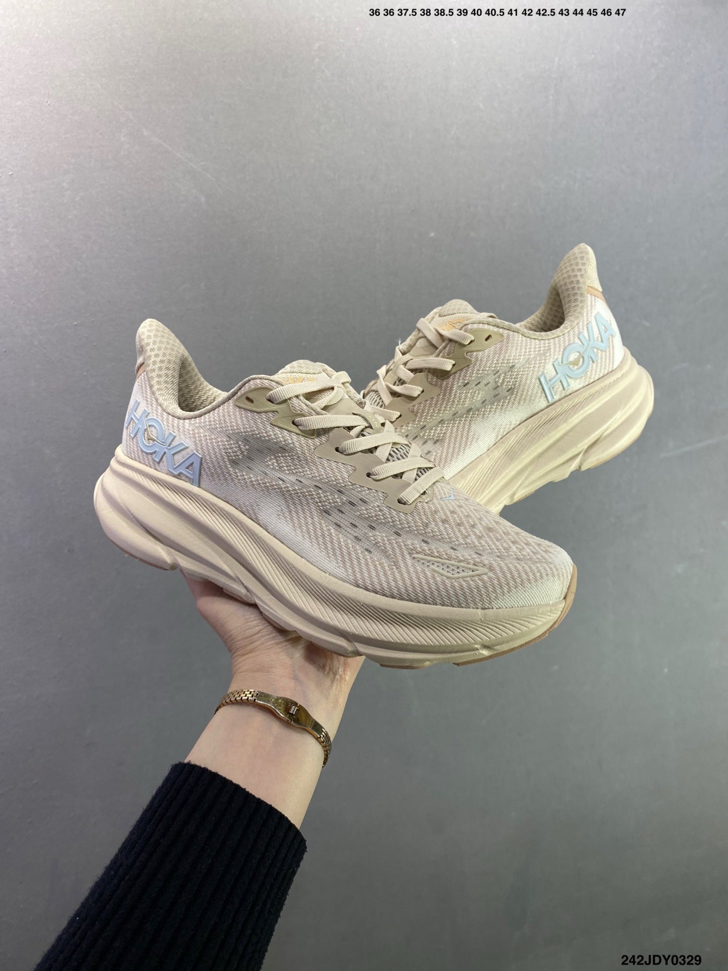 HOKA M CLIFTON 9
