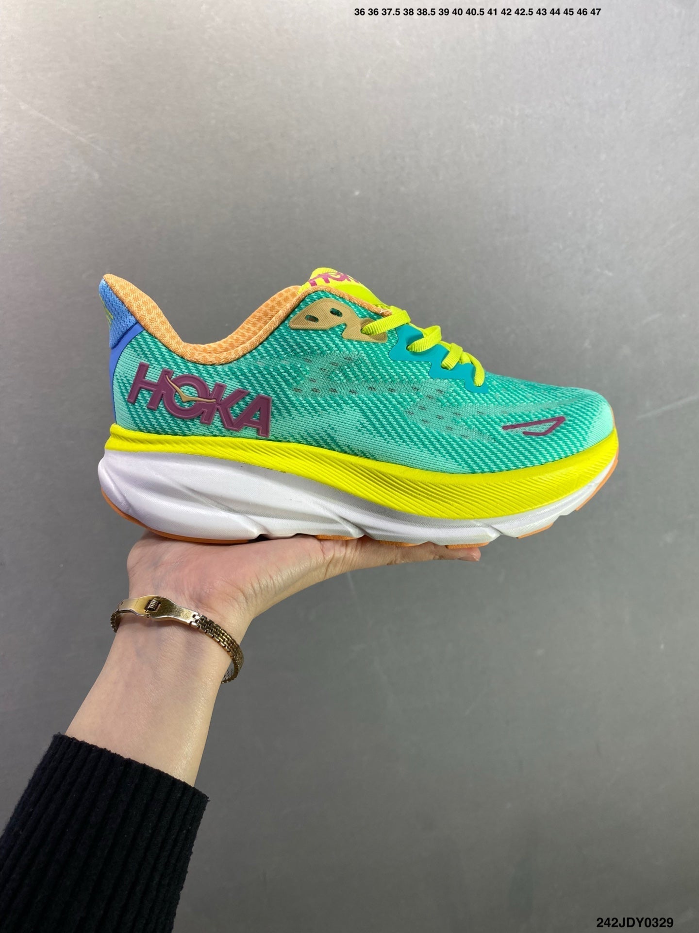 HOKA M CLIFTON 9