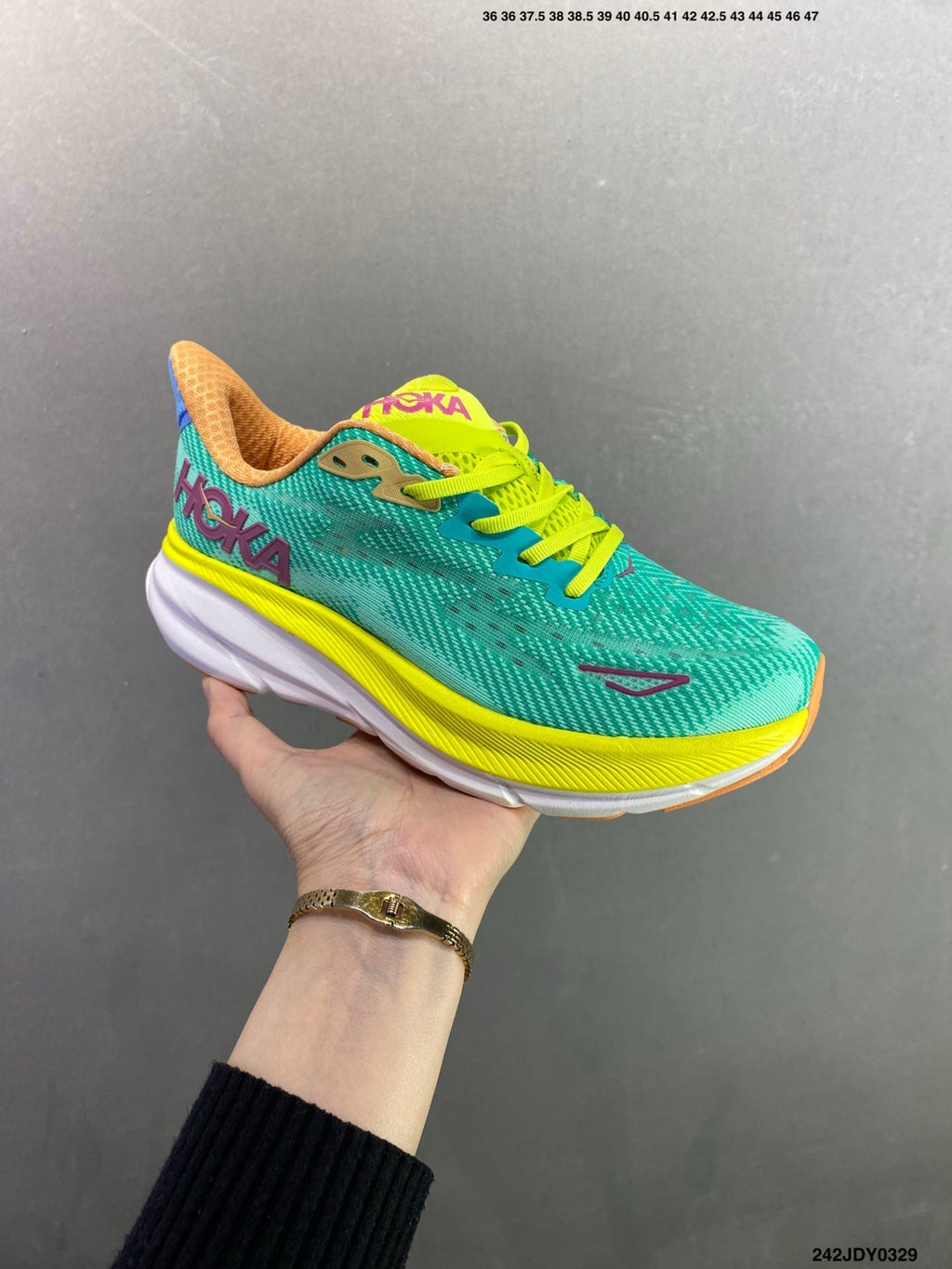 HOKA M CLIFTON 9