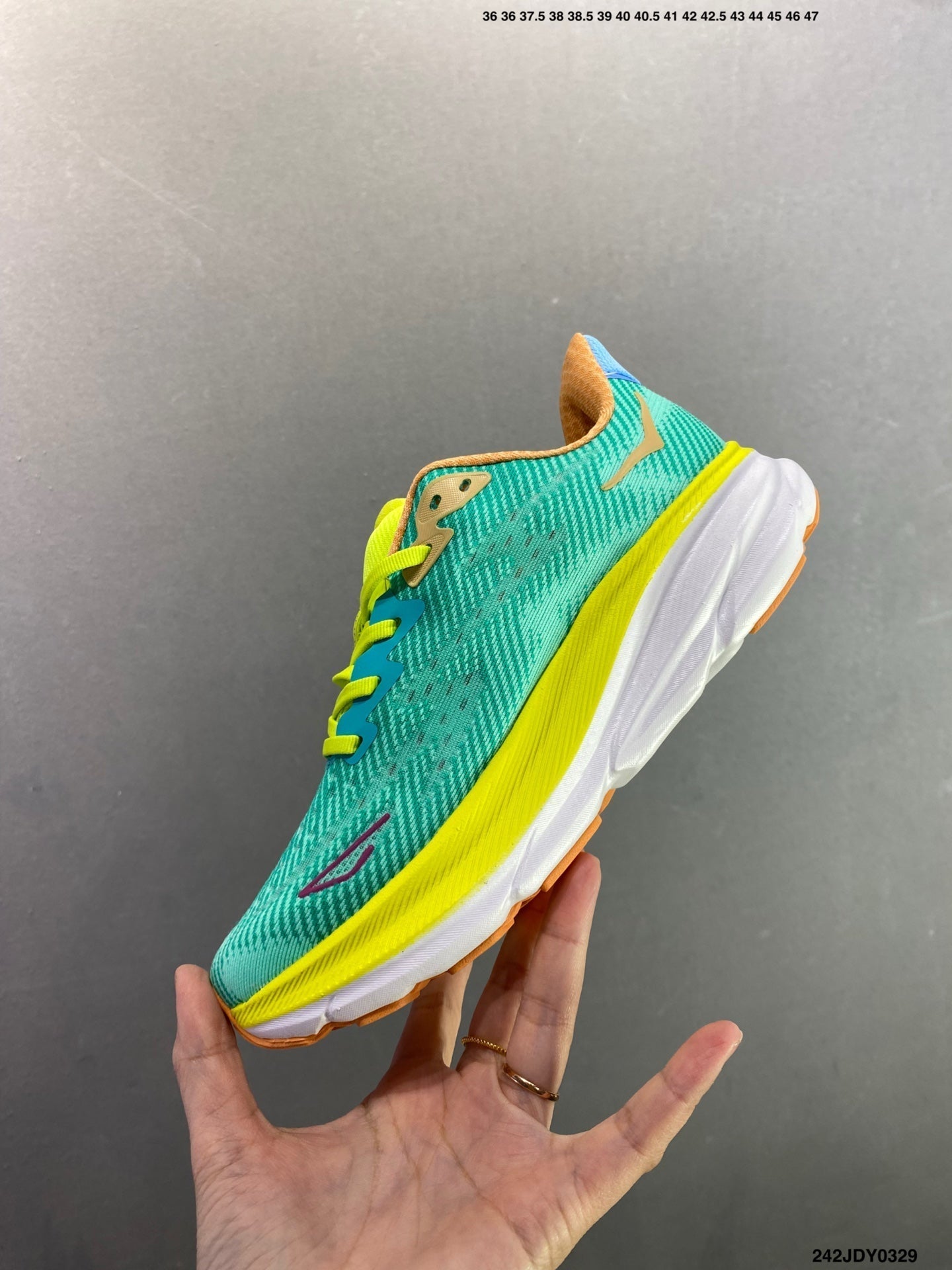 HOKA M CLIFTON 9