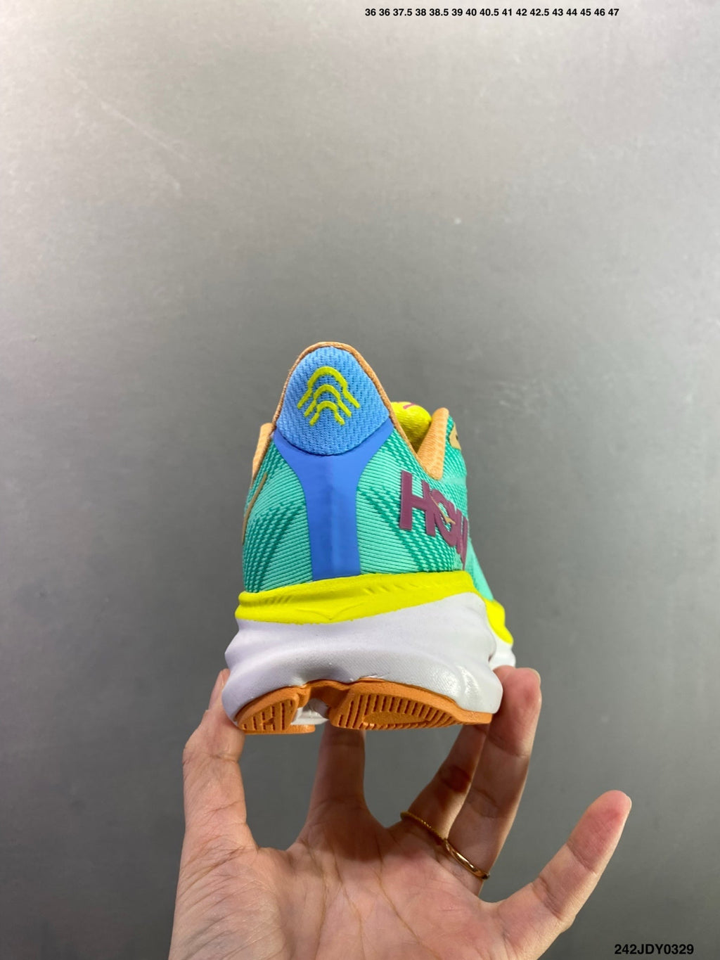 HOKA M CLIFTON 9