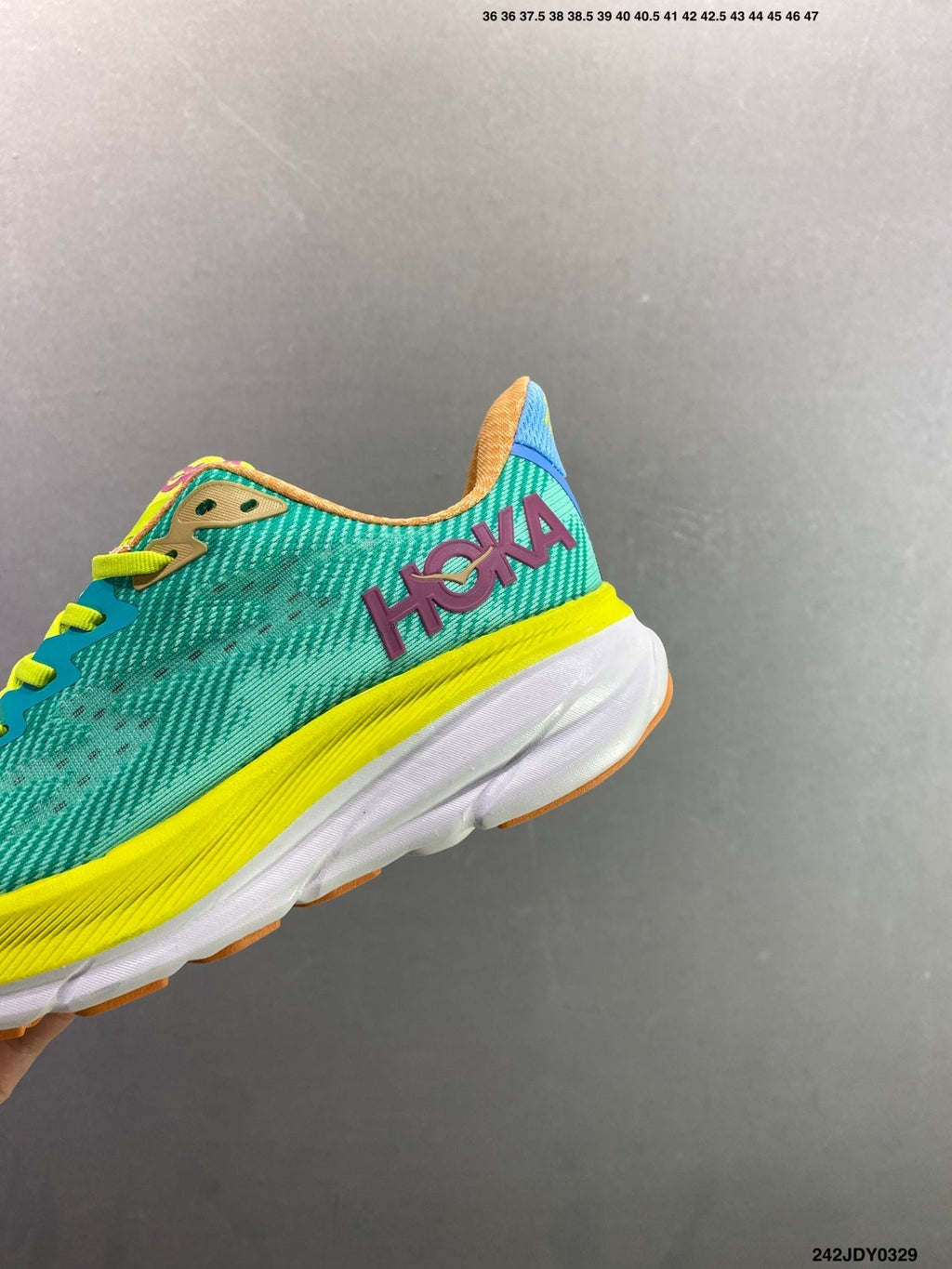 HOKA M CLIFTON 9