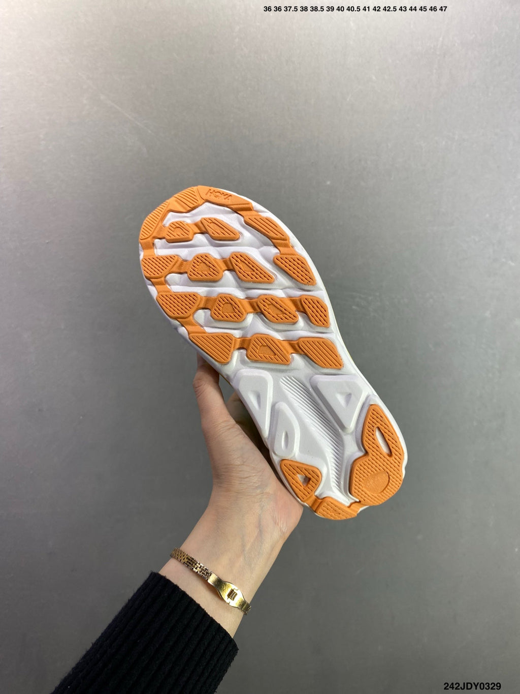 HOKA M CLIFTON 9