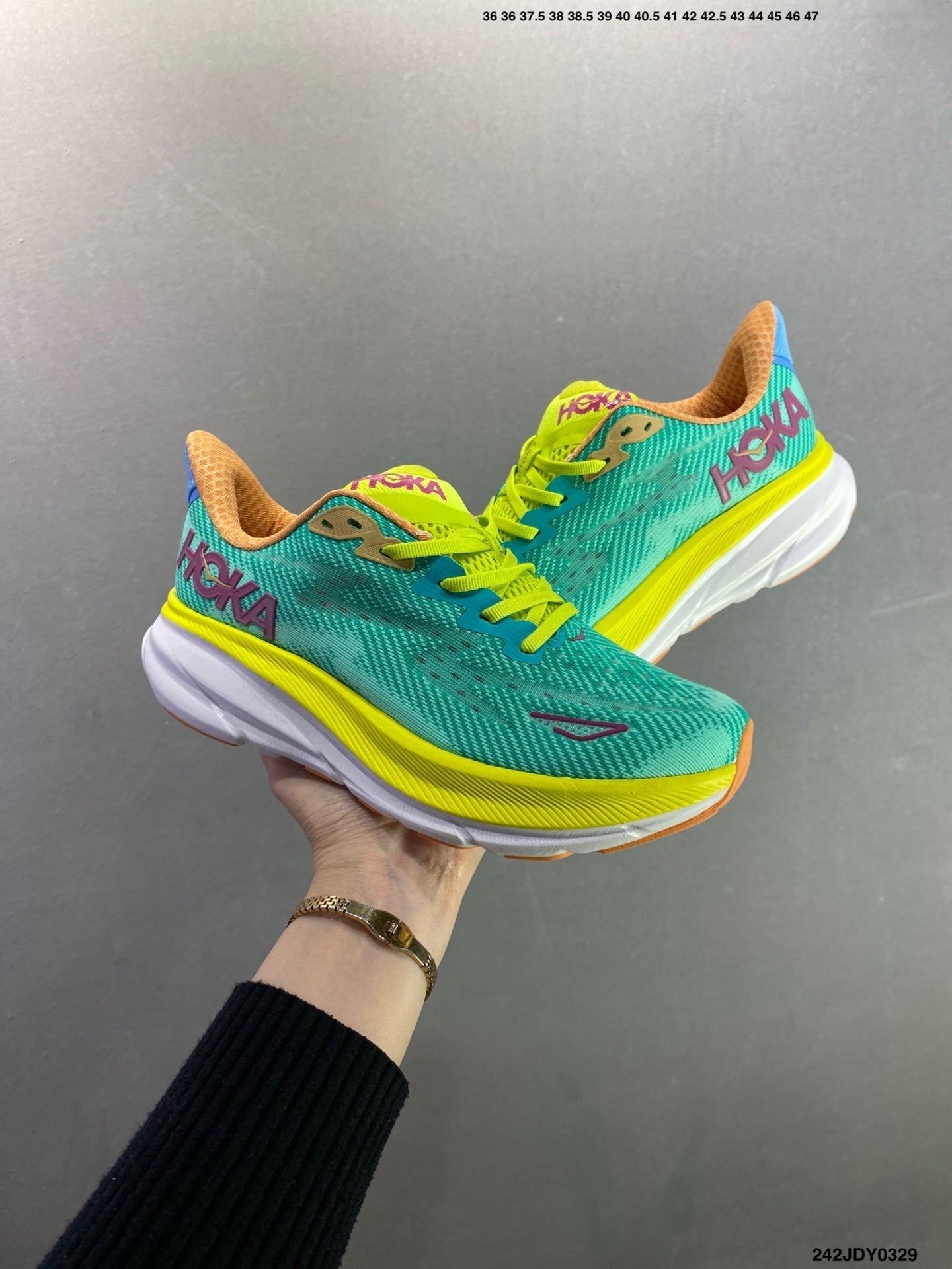 HOKA M CLIFTON 9
