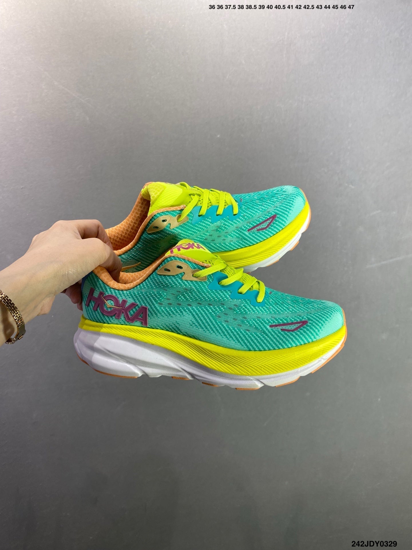 HOKA M CLIFTON 9