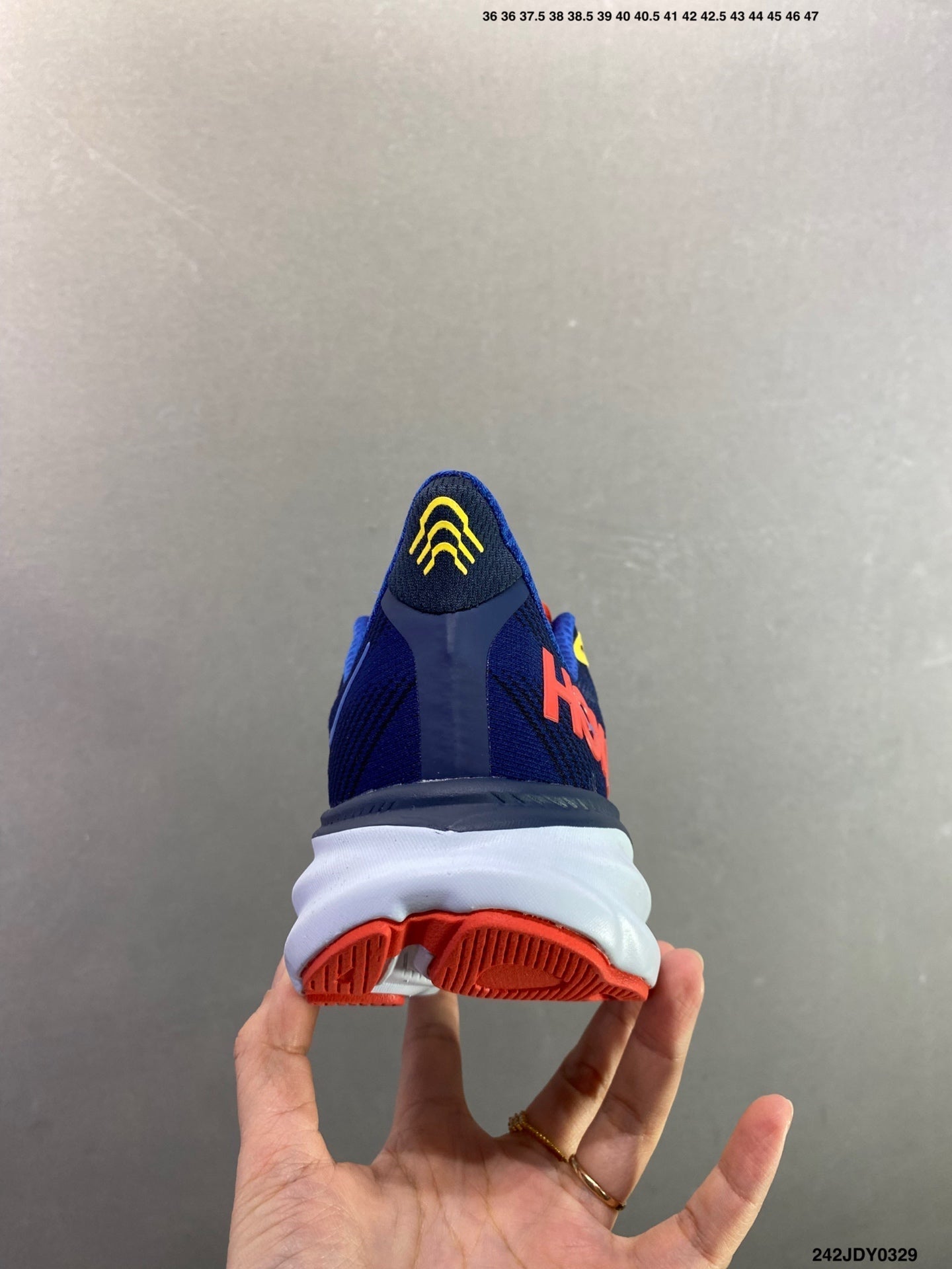 HOKA M CLIFTON 9