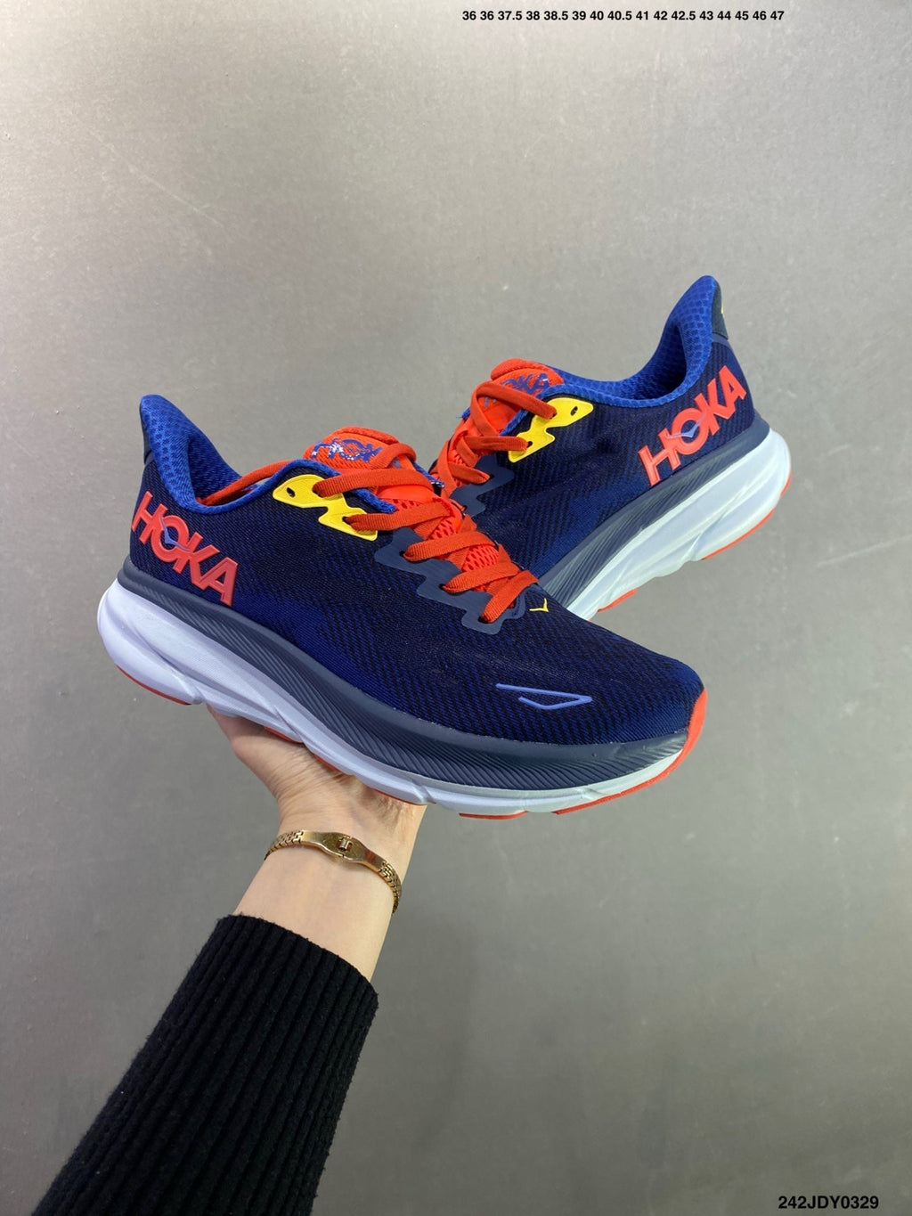 HOKA M CLIFTON 9