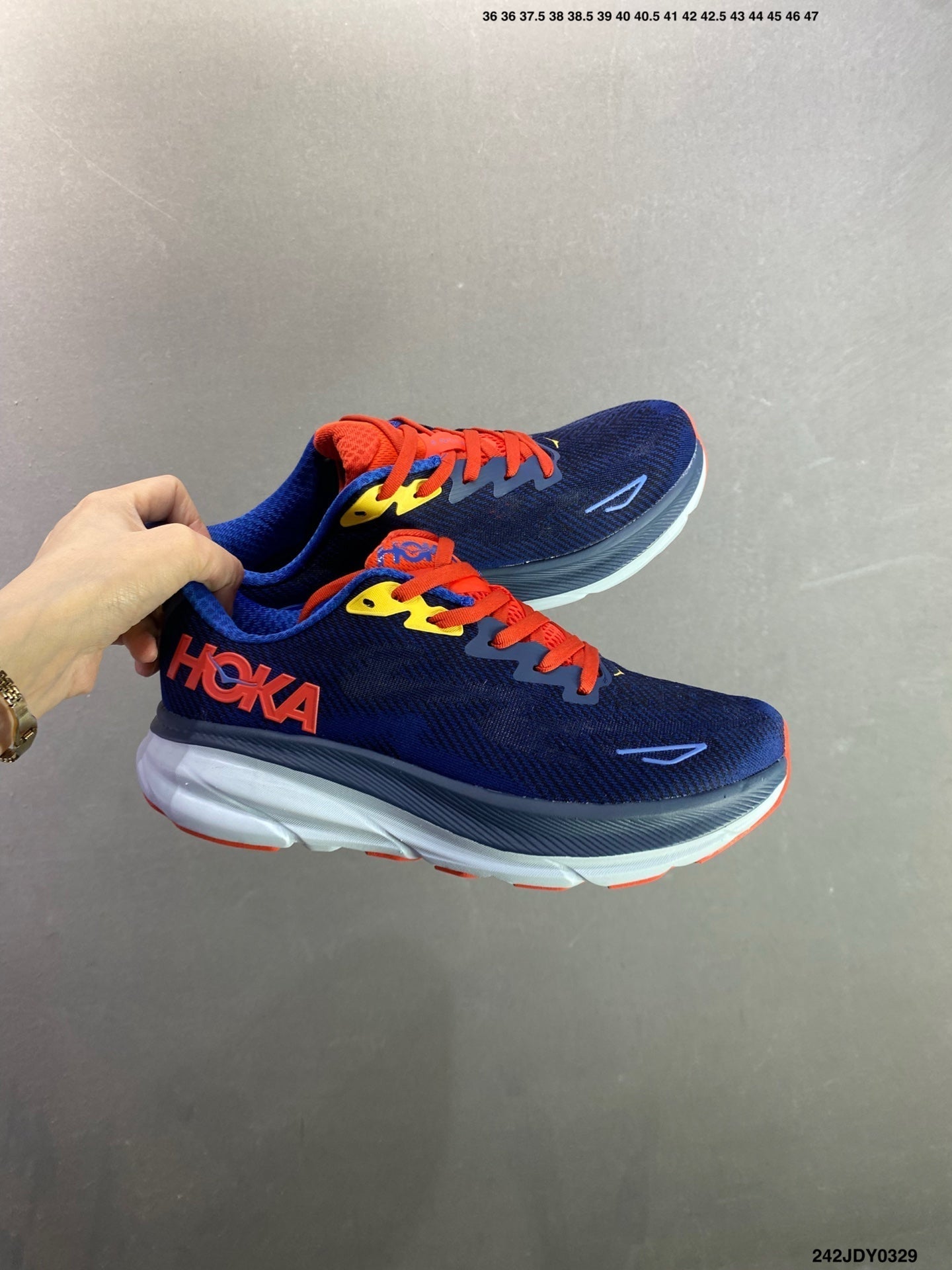 HOKA M CLIFTON 9