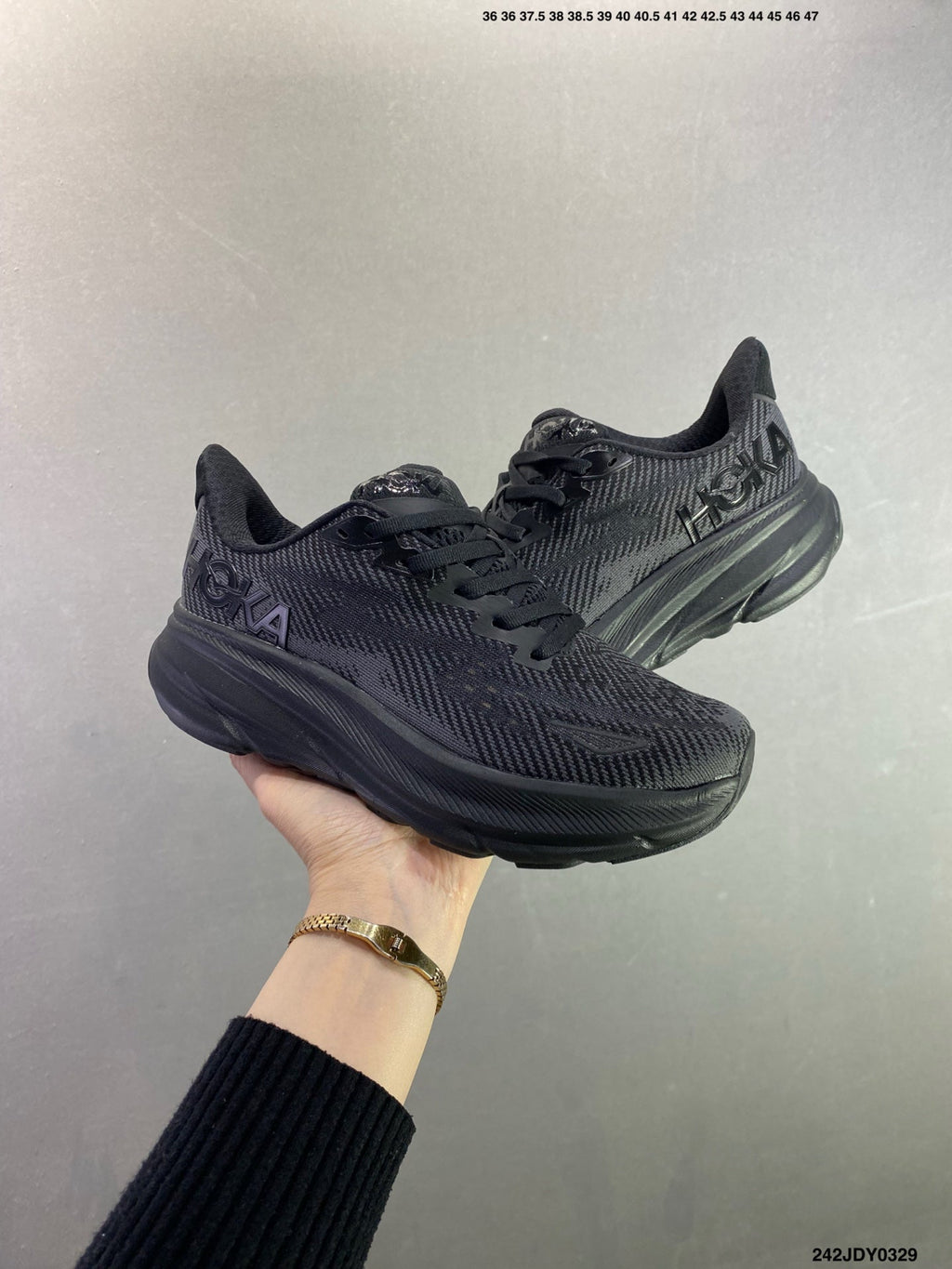 HOKA M CLIFTON 9