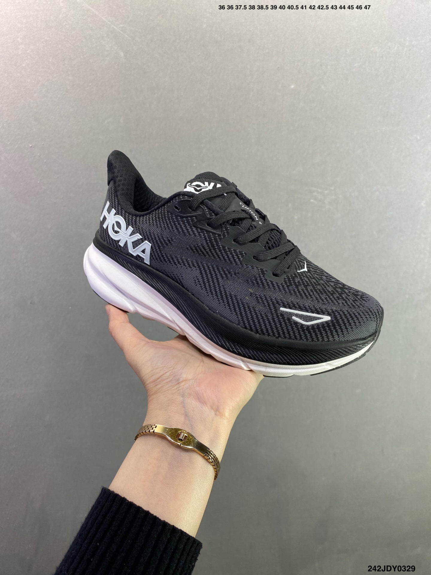 HOKA M CLIFTON 9