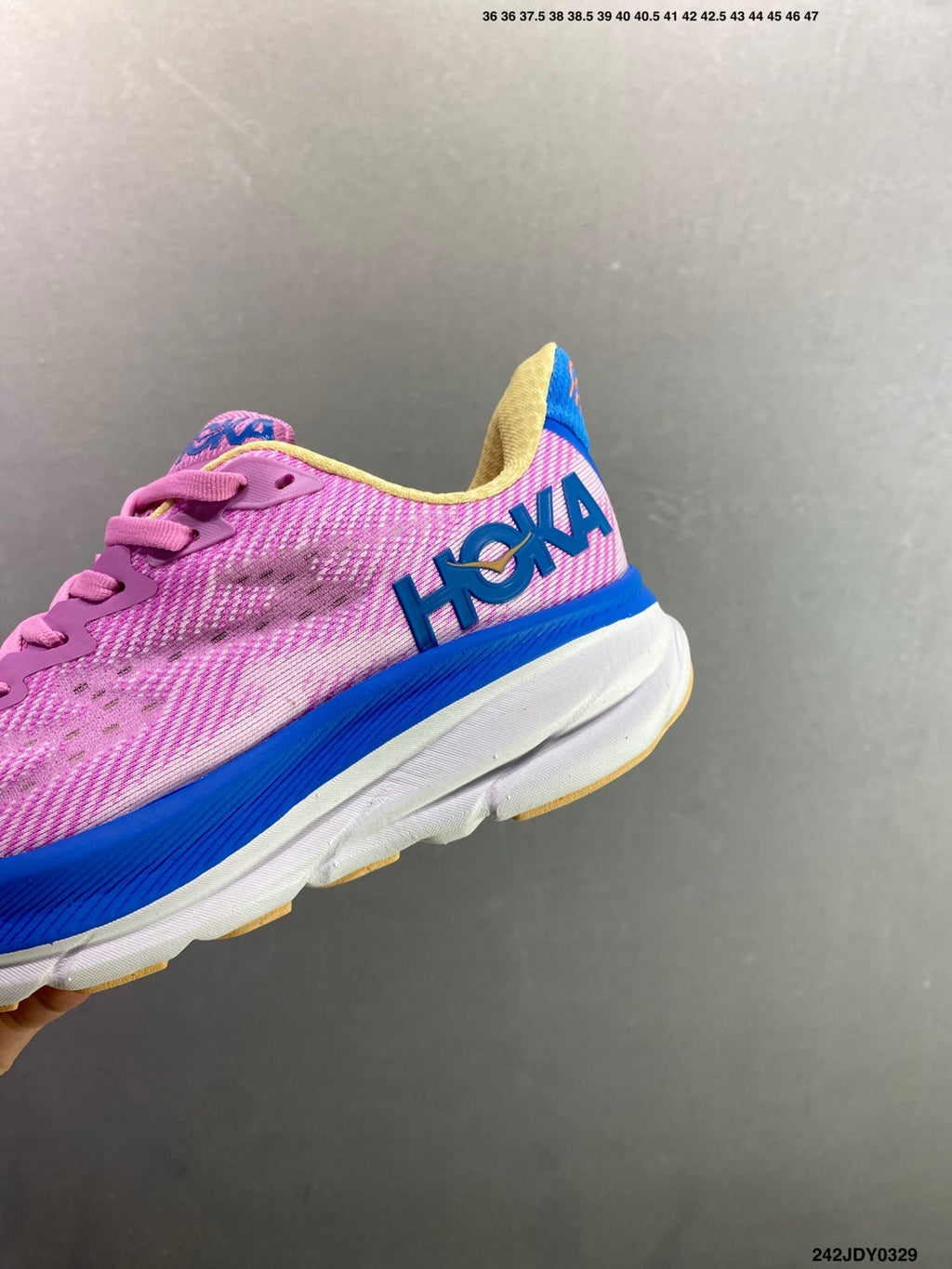 HOKA M CLIFTON 9