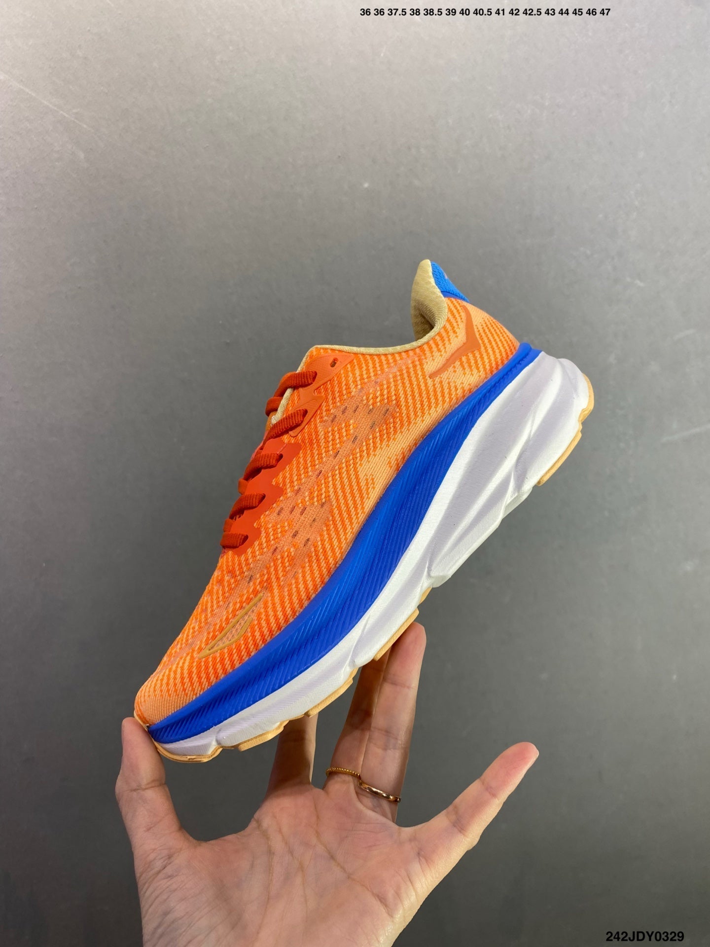 HOKA M CLIFTON 9