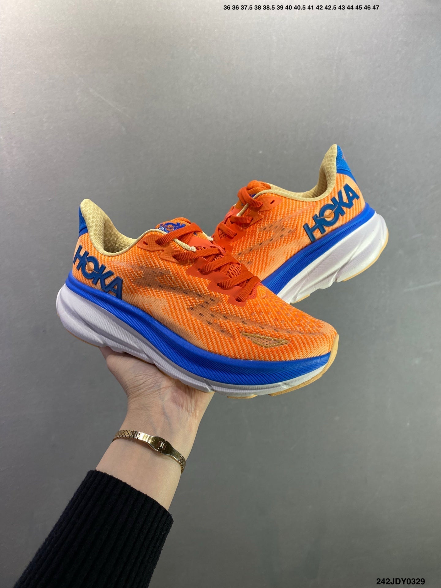 HOKA M CLIFTON 9