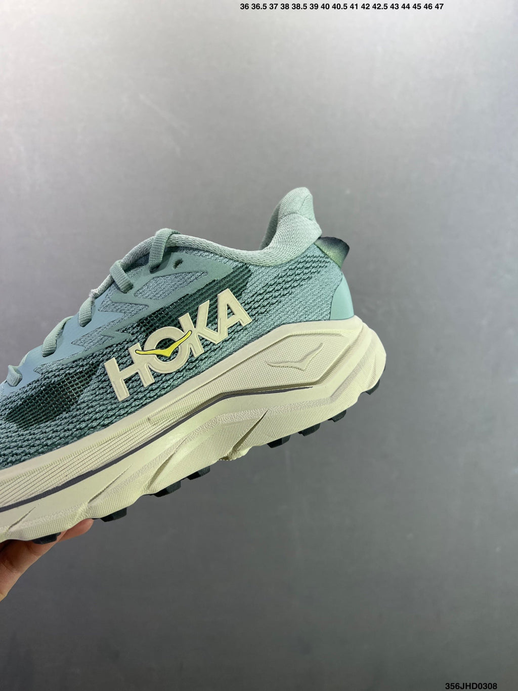 HOKA W CHALLENGER 8