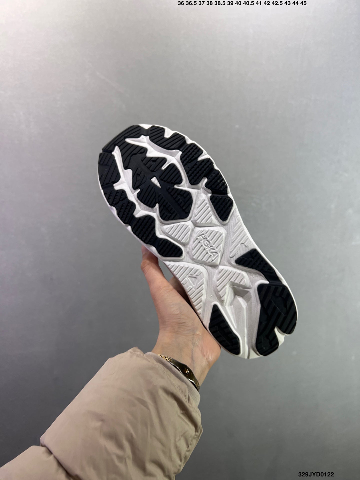 HOKA ONE ONE M ARAHI 8