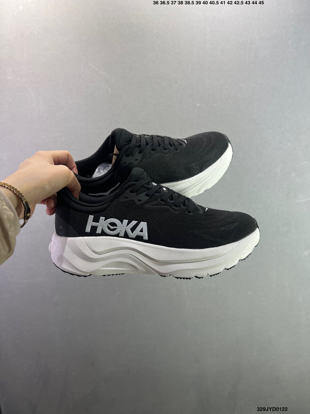HOKA ONE ONE M ARAHI 8