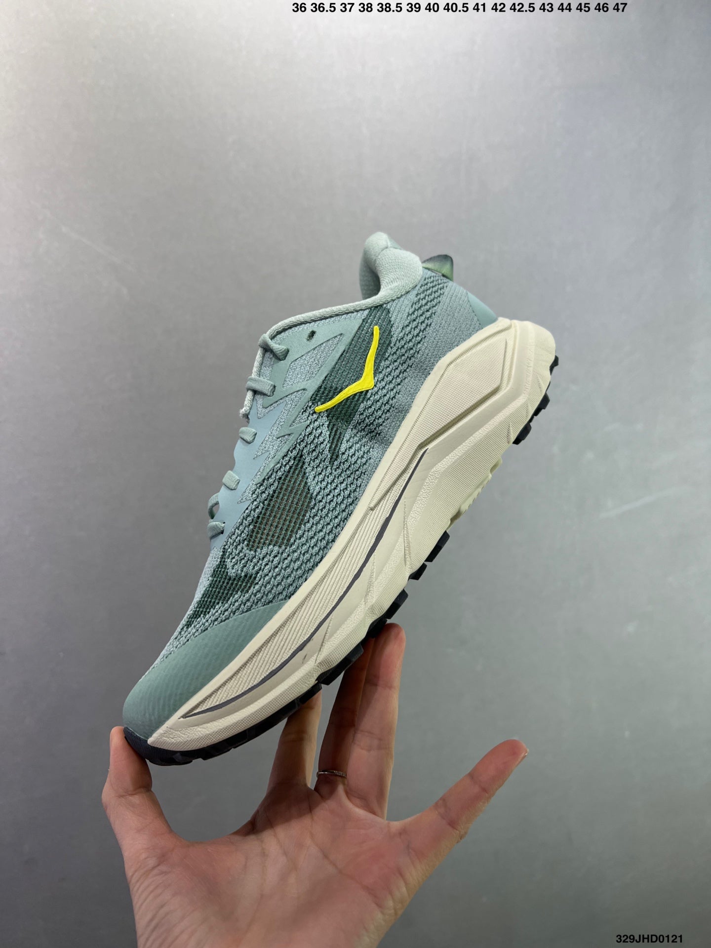 HOKA CHALLENGER 8