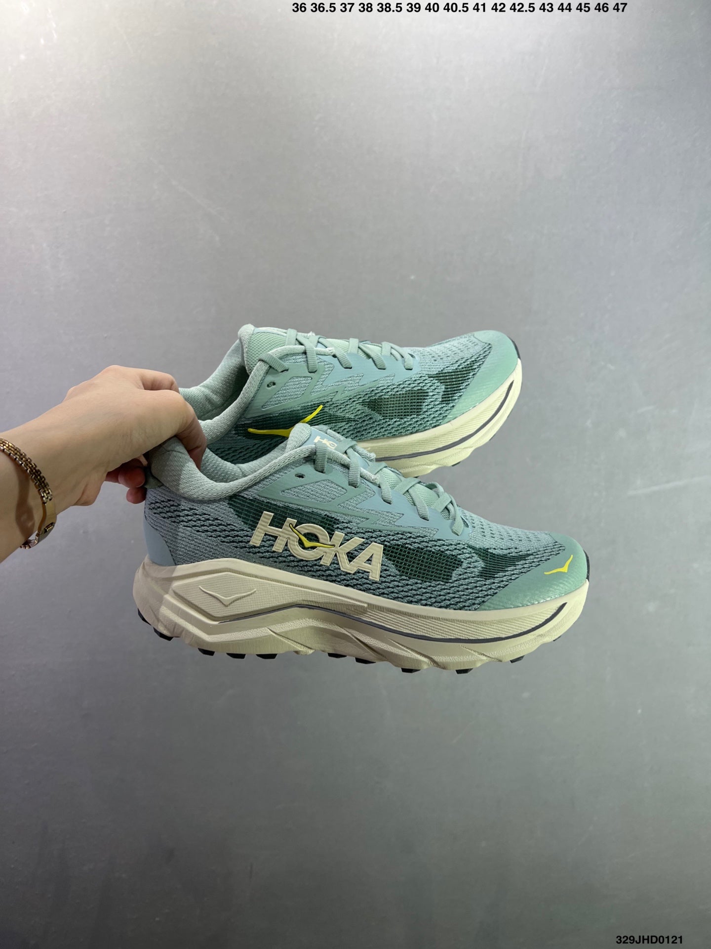 HOKA CHALLENGER 8