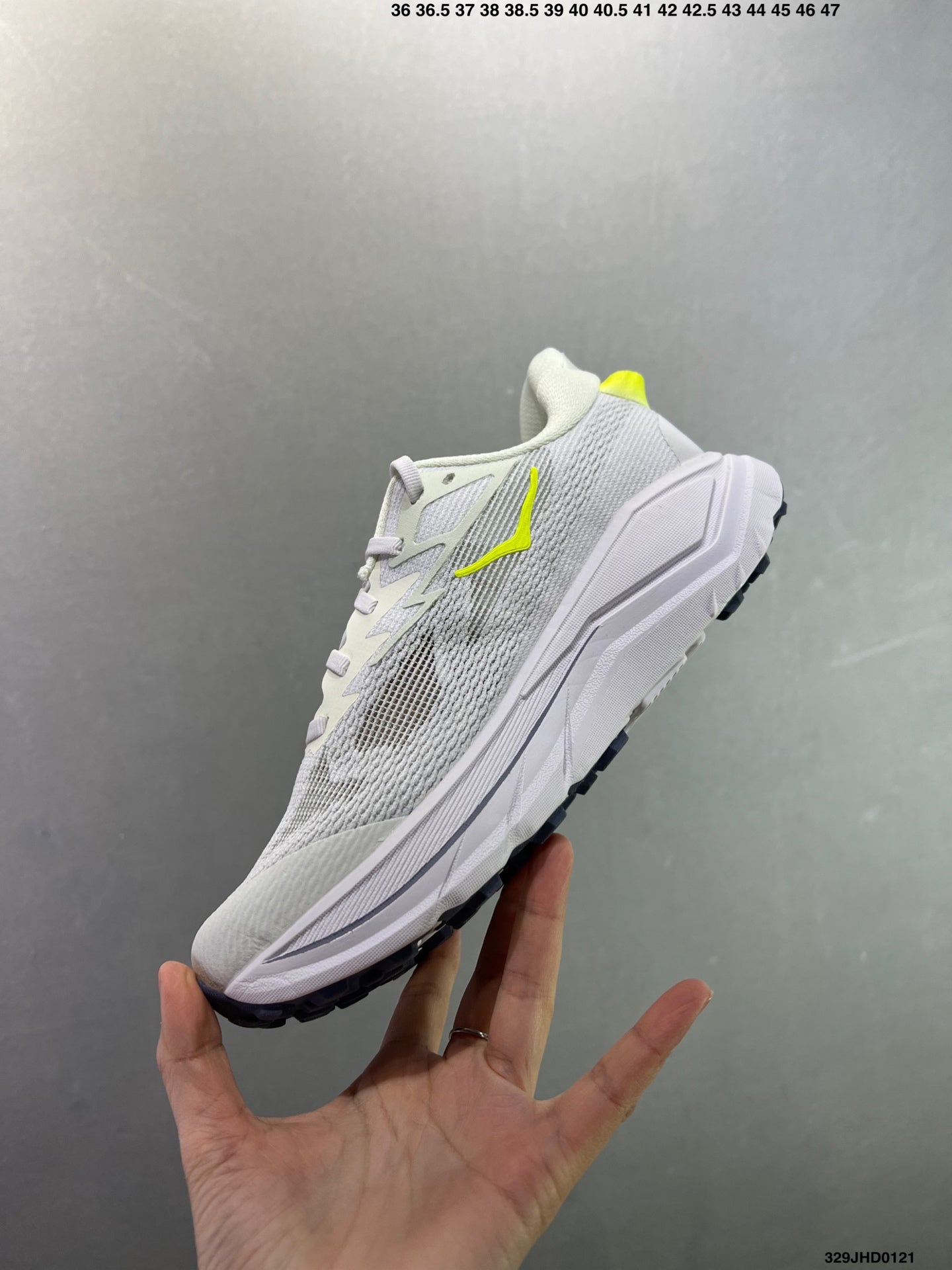 HOKA CHALLENGER 8
