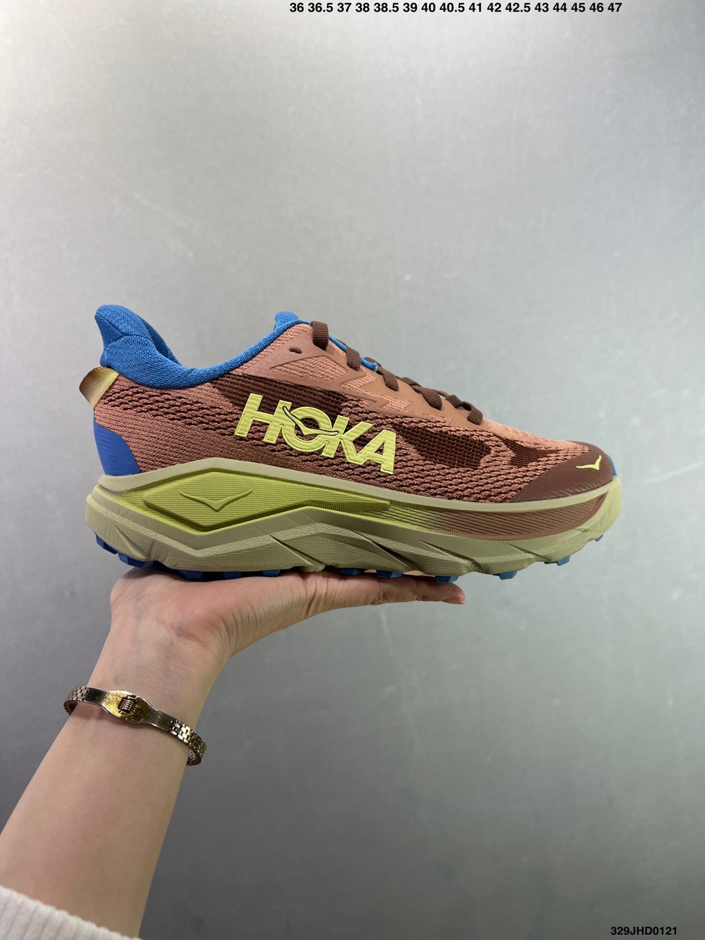 HOKA CHALLENGER 8