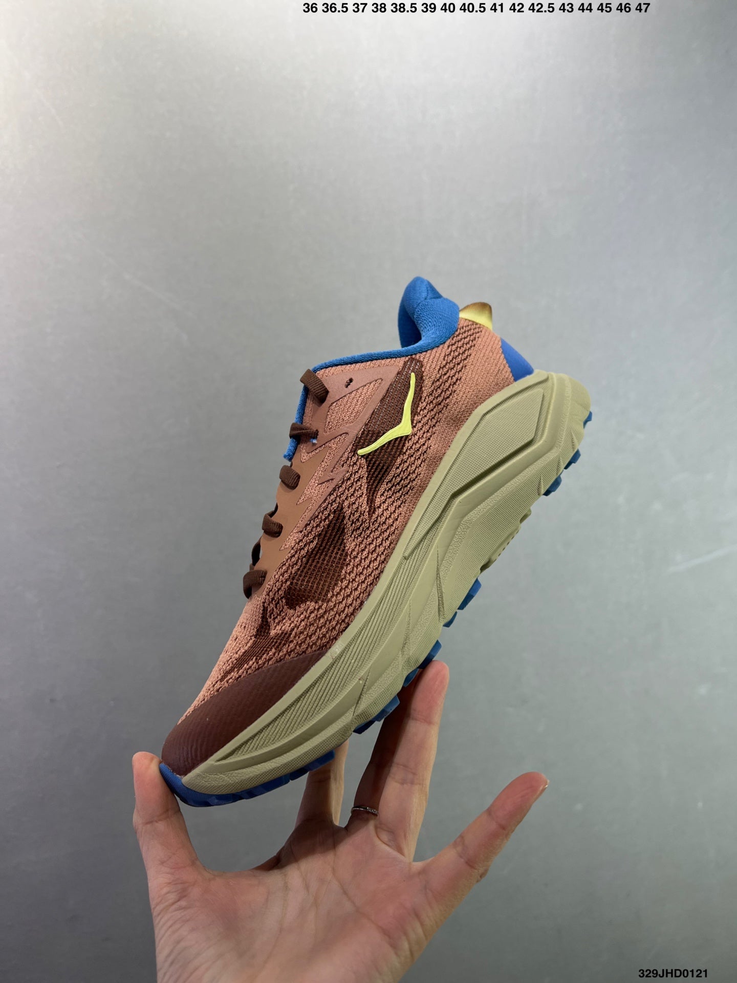 HOKA CHALLENGER 8