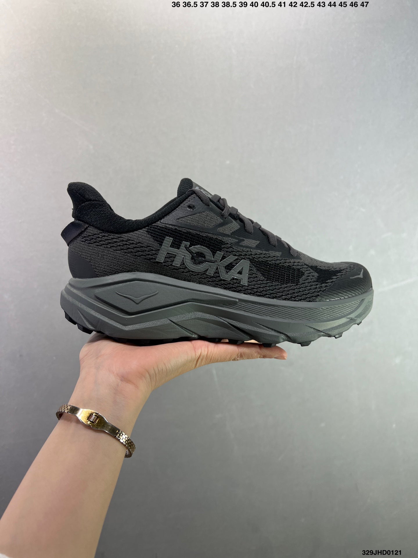 HOKA CHALLENGER 8
