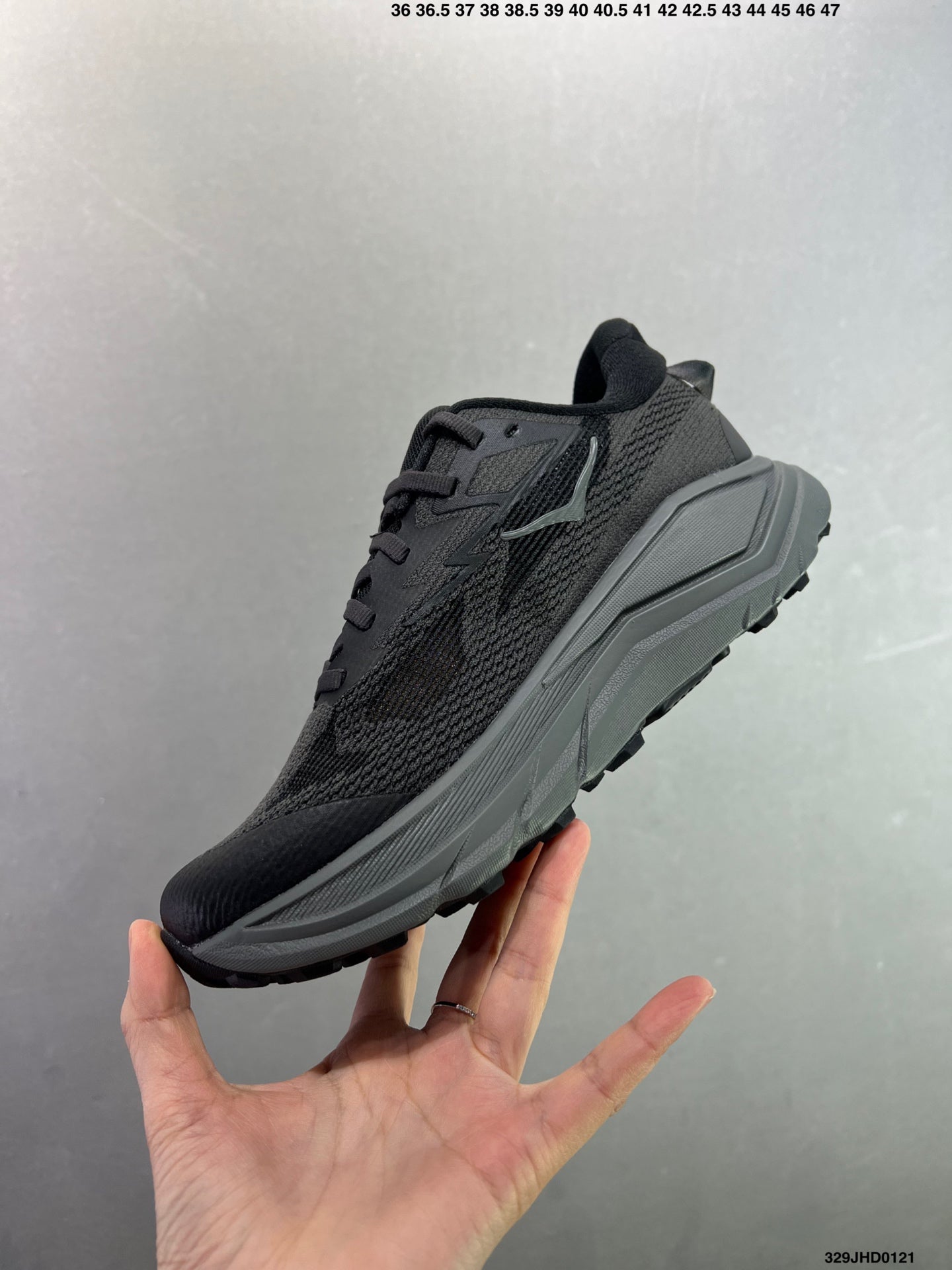HOKA CHALLENGER 8