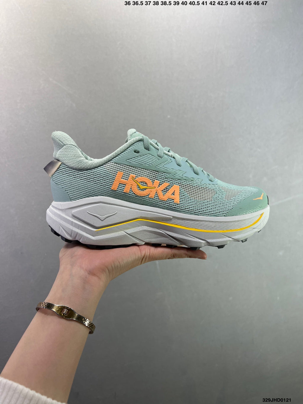 HOKA CHALLENGER 8