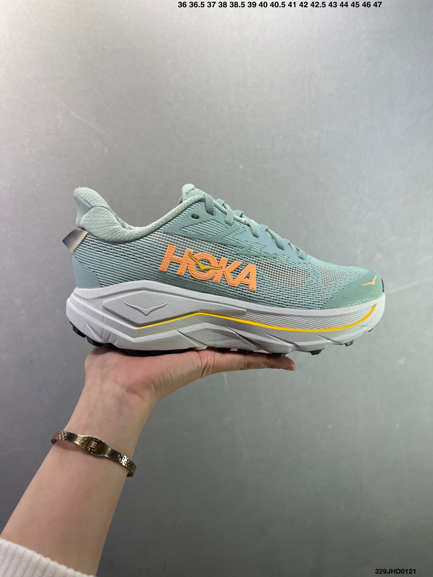 HOKA CHALLENGER 8