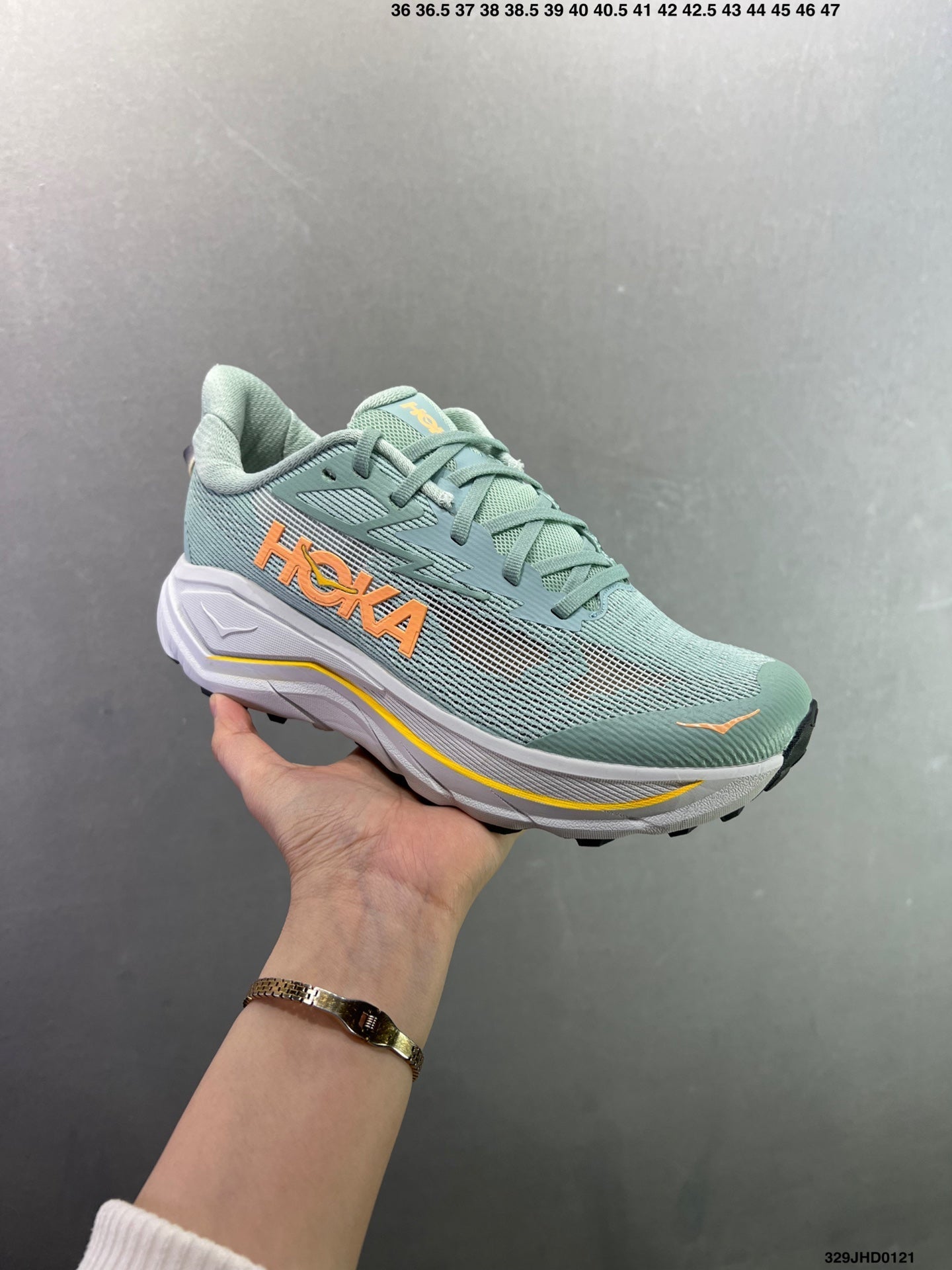 HOKA CHALLENGER 8