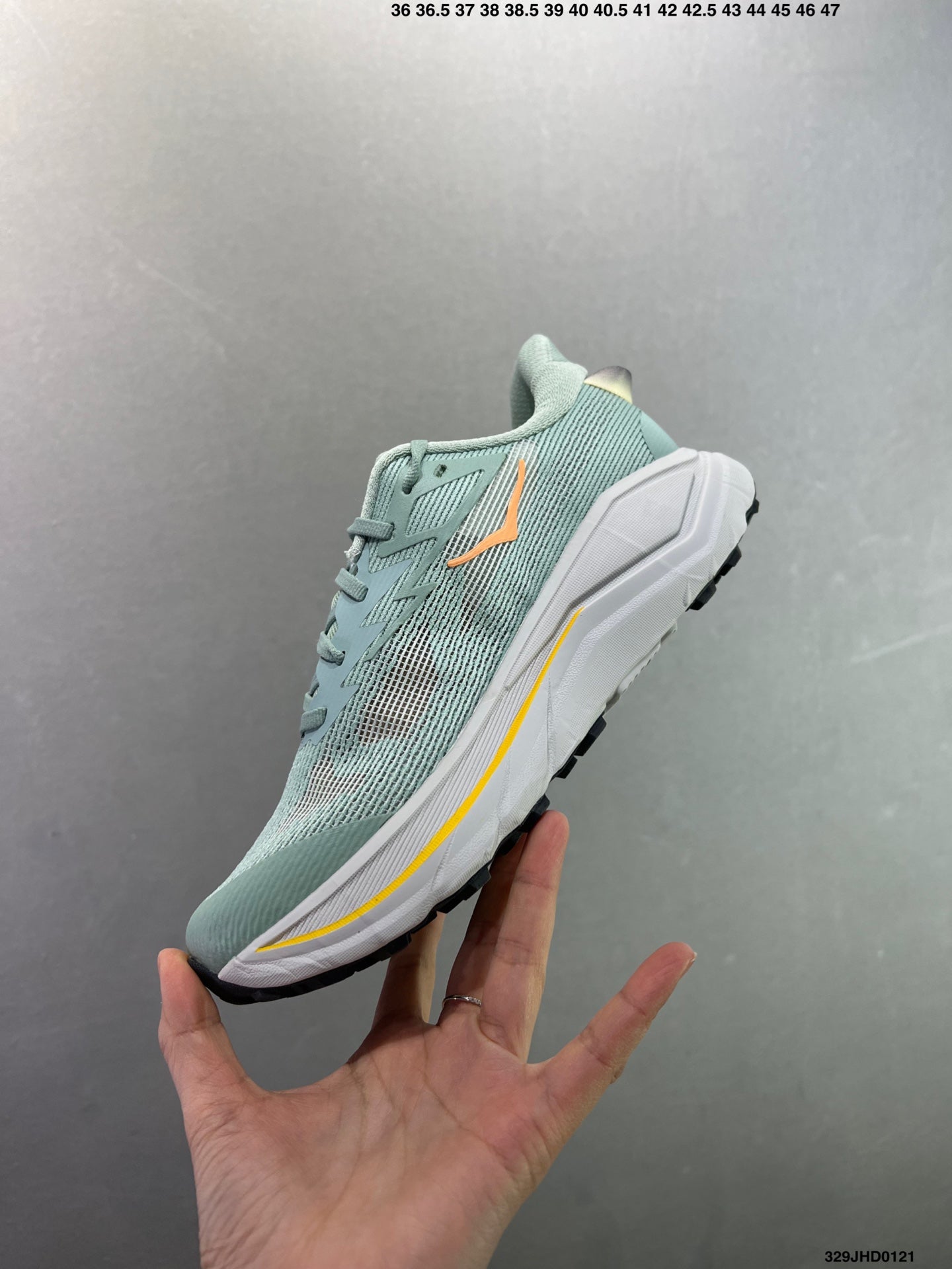 HOKA CHALLENGER 8
