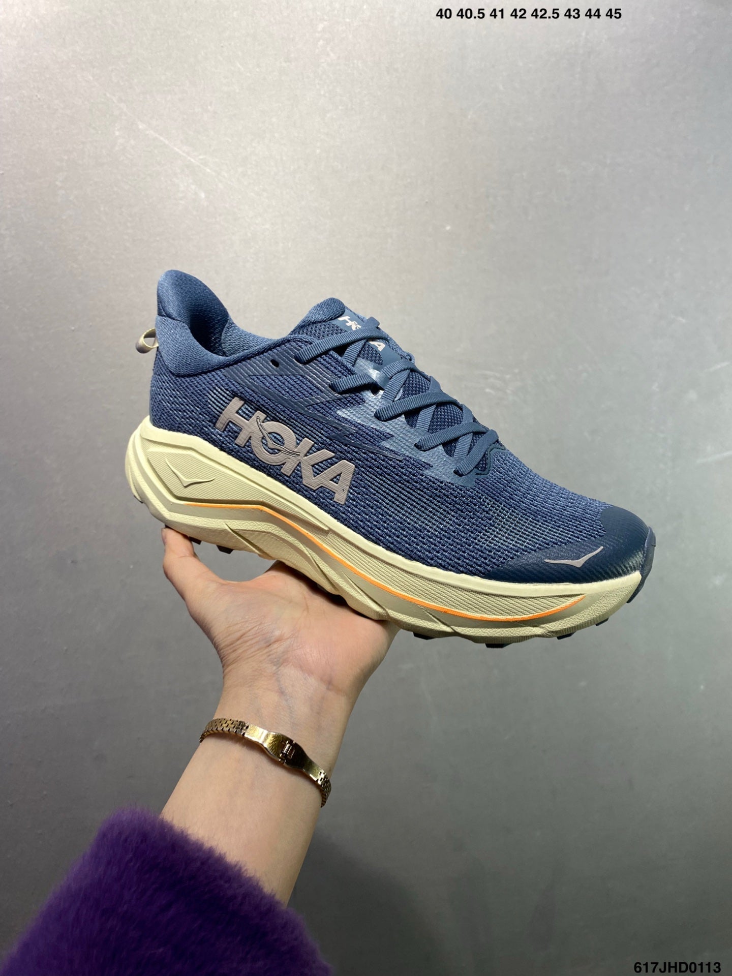 HOKA CHALLENGER 8