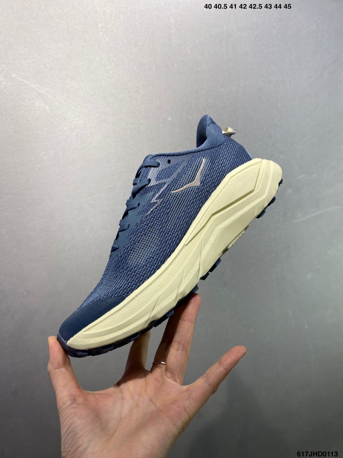 HOKA CHALLENGER 8