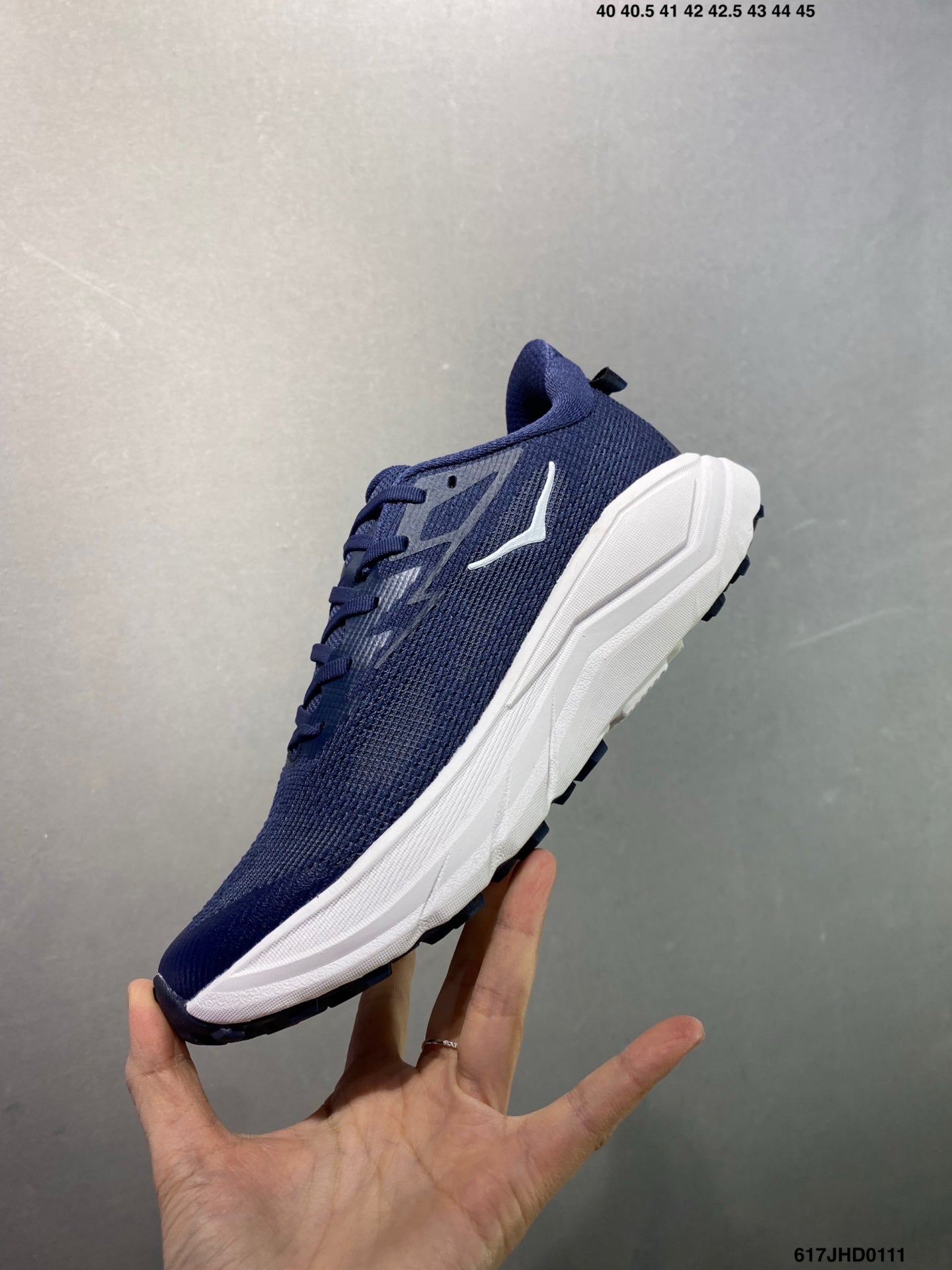 HOKA CHALLENGER 8