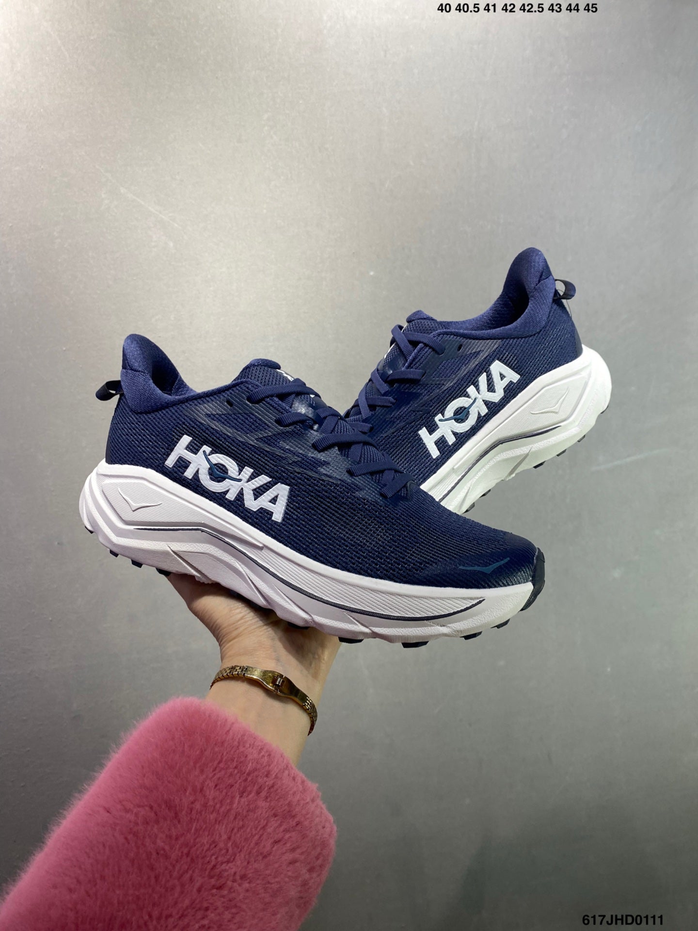 HOKA CHALLENGER 8