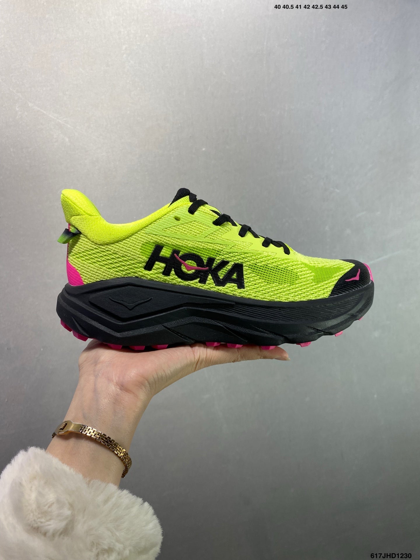 HOKA CHALLENGER 8