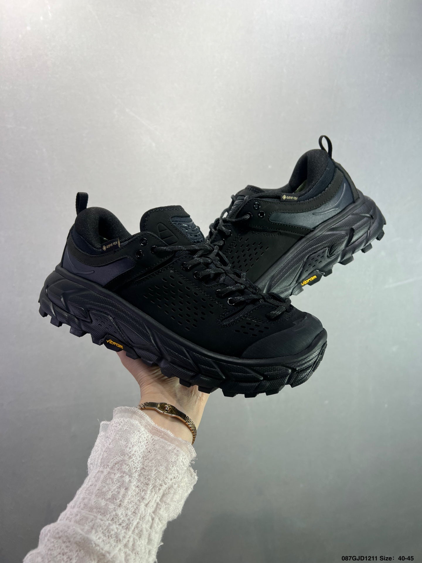 HOKA ONE ONE TOR ULTRA LO